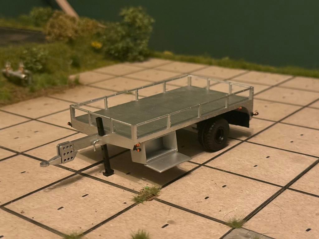 Bakkenwagen 1:32 verbouwd, Ophalen of Verzenden, Zo goed als nieuw