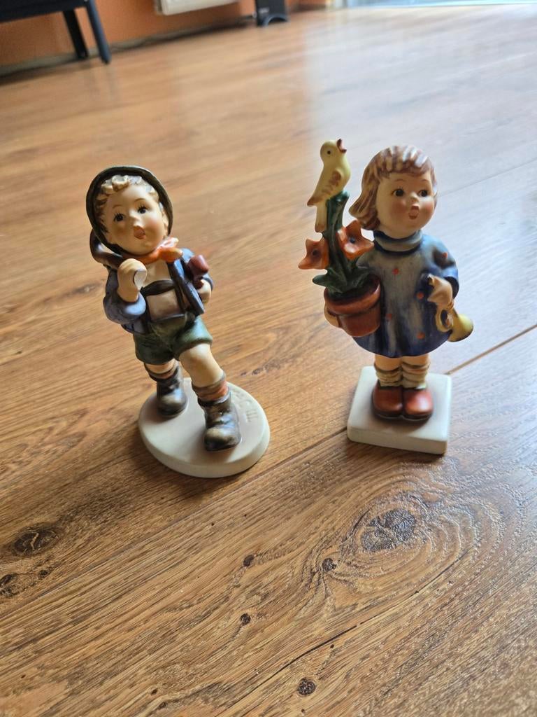 Goebel Hummel Beeldjes - Jongen en Meisje, Antiek en Kunst, Ophalen of Verzenden