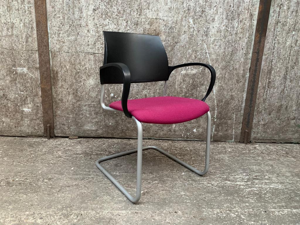 Drabert vergaderstoel slede, Huis en Inrichting, Stoelen, Gebruikt, Twee, Kunststof, Metaal, Zwart, Ophalen of Verzenden