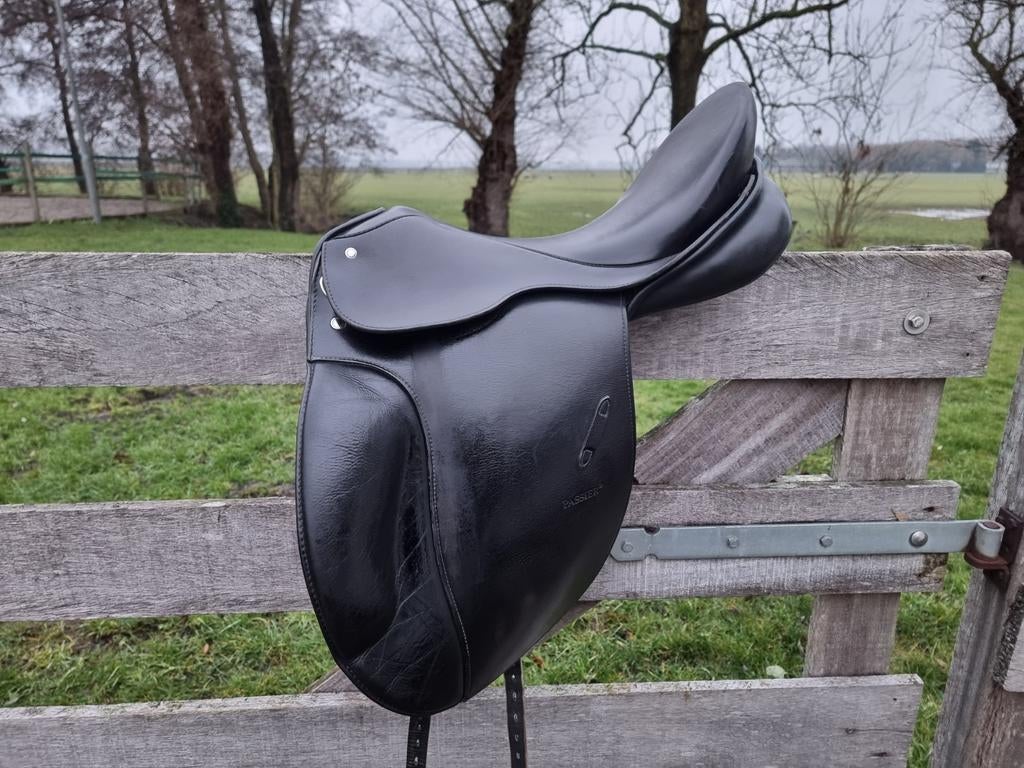 Zgan Passier corona dressuurzadel 17 1/2 inch, medium boom,, Dieren en Toebehoren, Paarden en Pony's | Zadels, Ophalen, Zo goed als nieuw