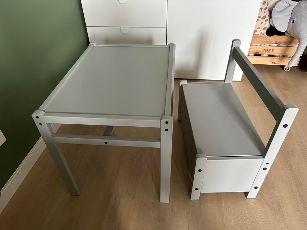 Handig grijs kindertafeltje met klepbankje (opbergruimte), Kinderen en Baby's, Kinderkamer | Tafels en Stoelen, Ophalen of Verzenden