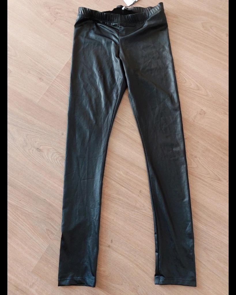 Legging, leatherlook, zeer zachte soepele stof maat 140, Ophalen of Verzenden