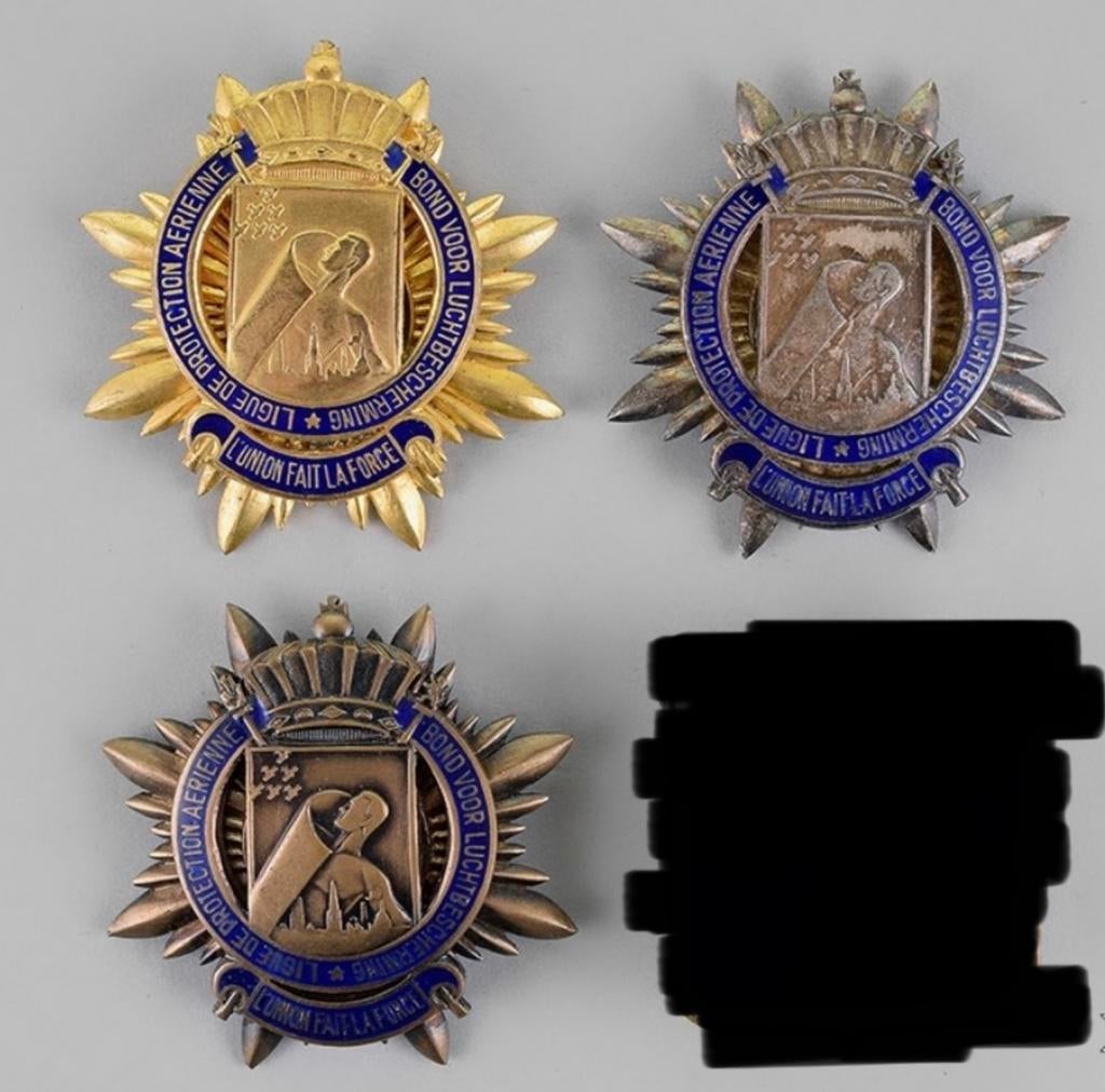 Gezocht : Belgische Luchtbescherming wo2, Verzamelen, Militaria | Tweede Wereldoorlog, Ophalen, Lintje, Medaille of Wings