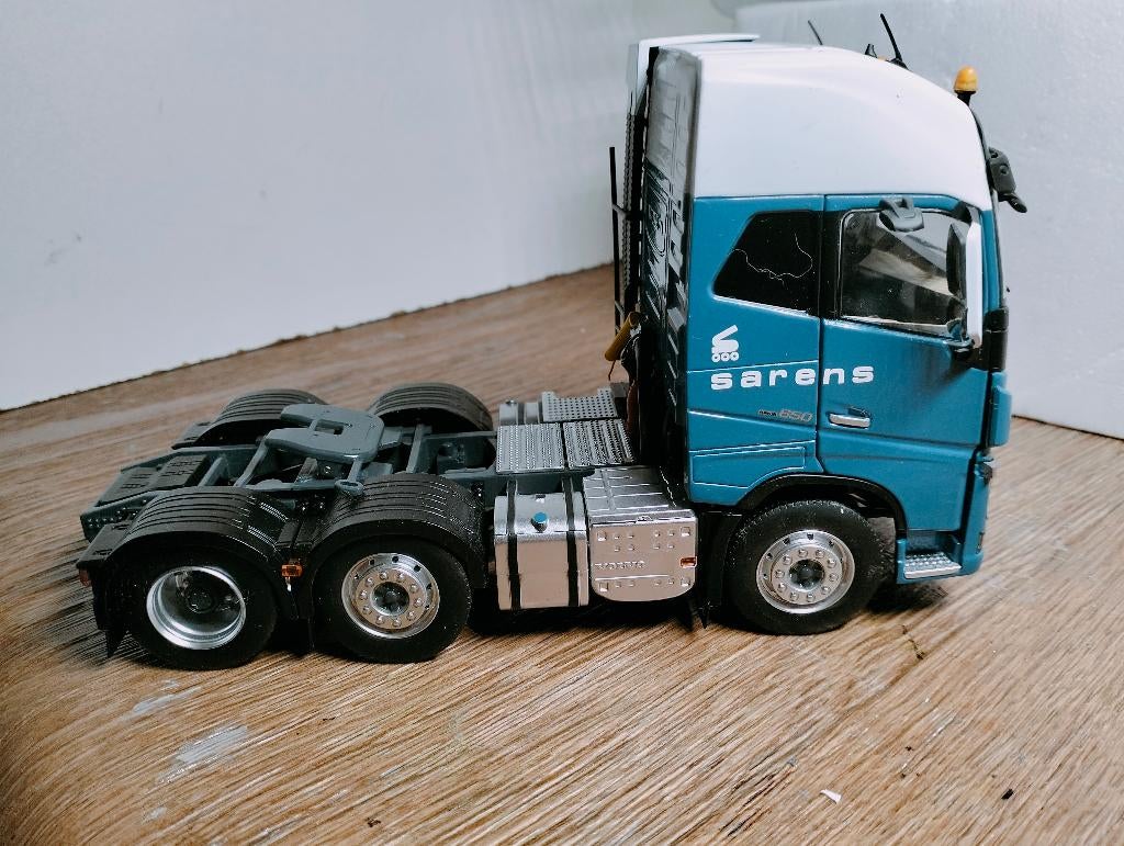 Te koop Marge Models Volvo FH16 6 x 2  Sarens., Ophalen, Zo goed als nieuw, Bus of Vrachtwagen, Overige merken