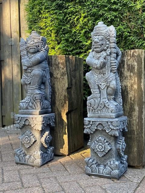 Set Balinese Poortwachters met zuilen., Tuin en Terras, Tuinbeelden, Ophalen, Nieuw, Beton, Overige typen