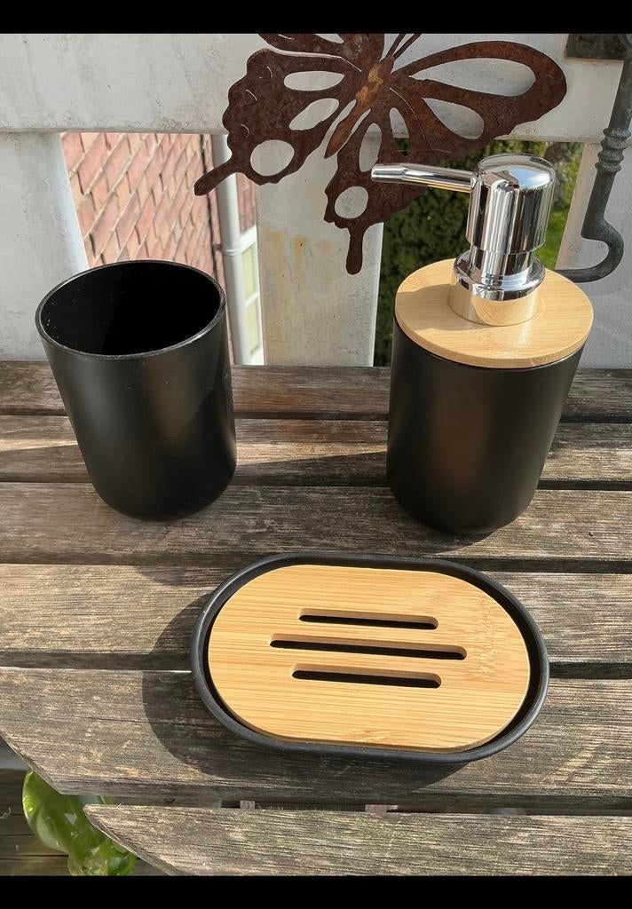 3 - Delige badkamer accessoires set van kunststof & bamboe., Ophalen of Verzenden, Zo goed als nieuw, Zwart