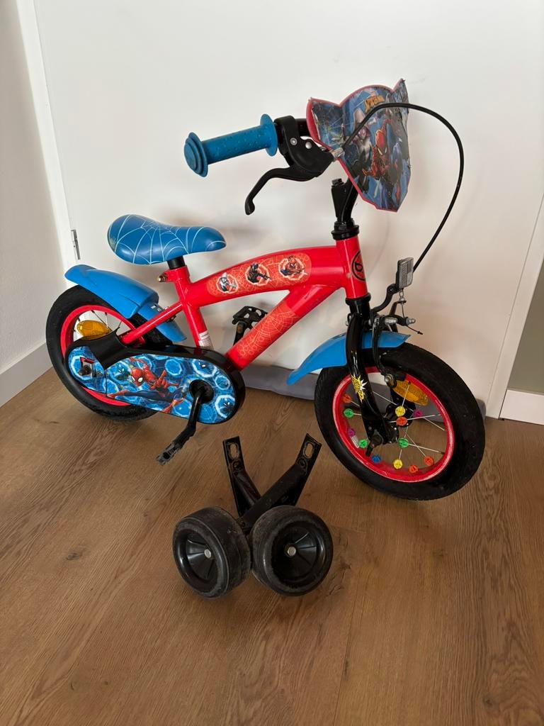 12.Inch Spider-Man Kinderfiets met Zijwieltjes nieuwstaat, Ophalen of Verzenden, Zo goed als nieuw, Minder dan 16 inch, Zijwieltjes