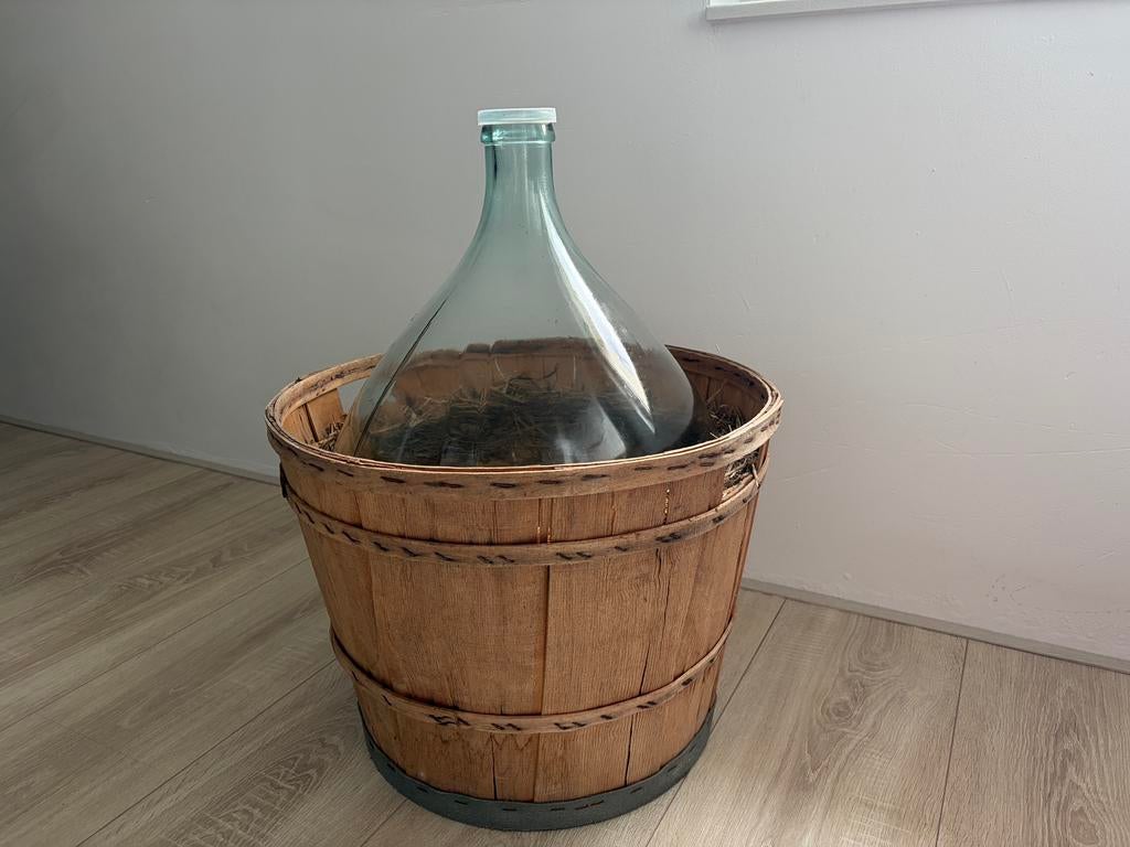 Grote mandfles wijn, Ophalen