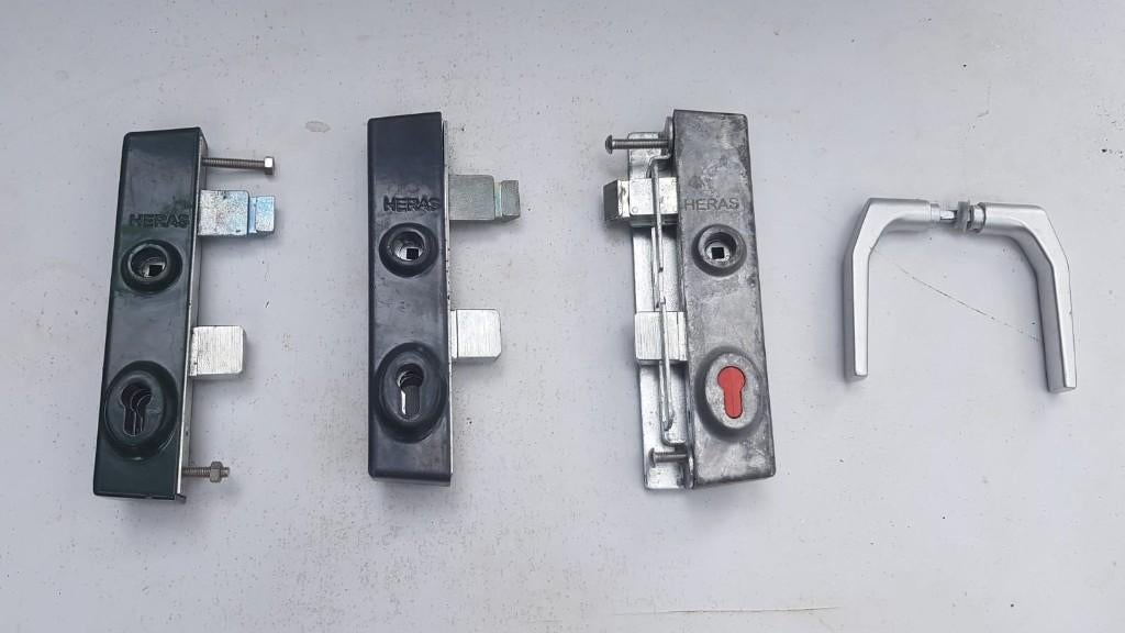 Te koop Heras - HB - Locinox sloten kast sloten poort slot, Ophalen of Verzenden, Gebruikt, IJzer, Slot