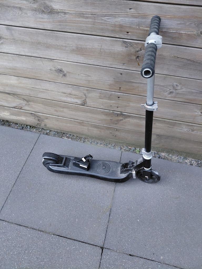 Denver elektrische kinderstep met oplader, zwart, Fietsen en Brommers, Steps, Ophalen of Verzenden, Elektrische step (E-scooter)