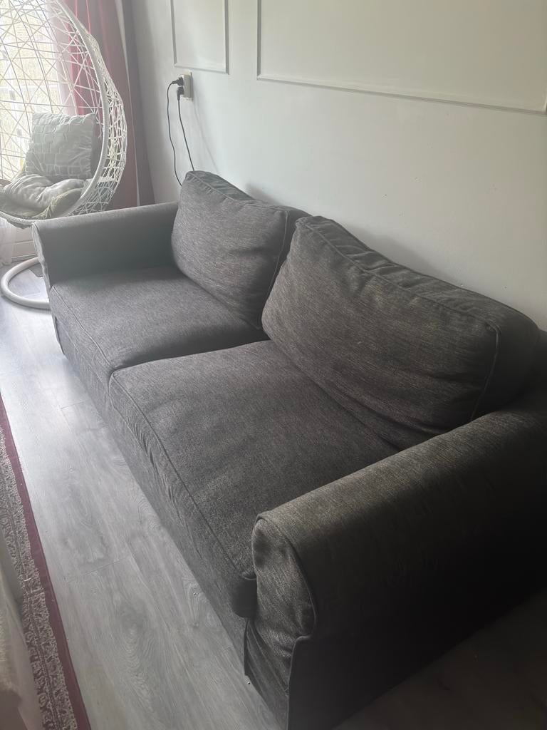 Twee grijze banken, 3- en 4-persoons, Huis en Inrichting, Ophalen, Gebruikt, Driepersoons, 75 tot 100 cm