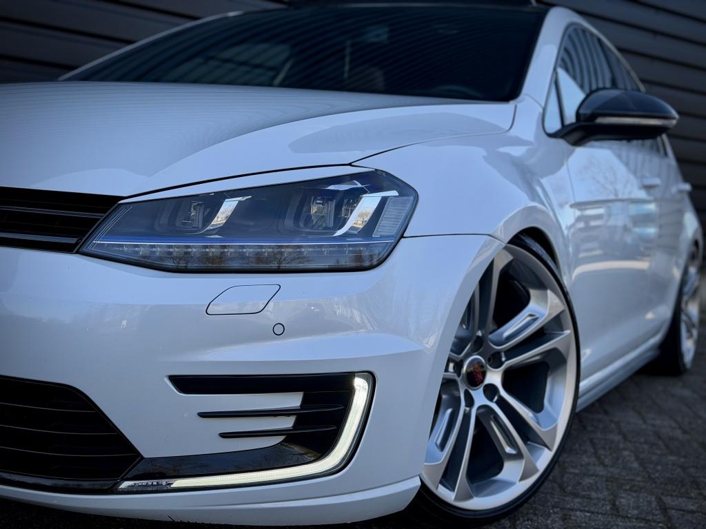 Volkswagen Golf 1.4 TSI GTE PANO|LEDER|SCHROEFSET|19'' OZ, Automaat, Lichtsensor, Gebruikt, Euro 6