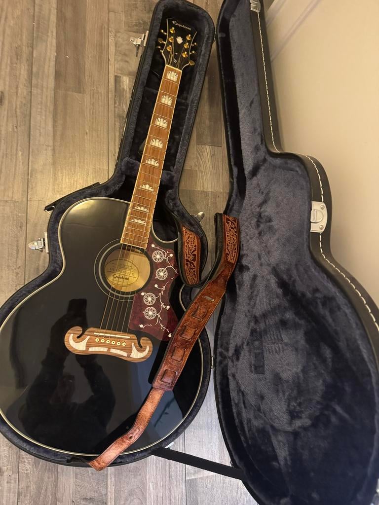 Epiphone J-200 EC Studio akoestische gitaar met koffer, Muziek en Instrumenten, Snaarinstrumenten | Gitaren | Akoestisch, Ophalen