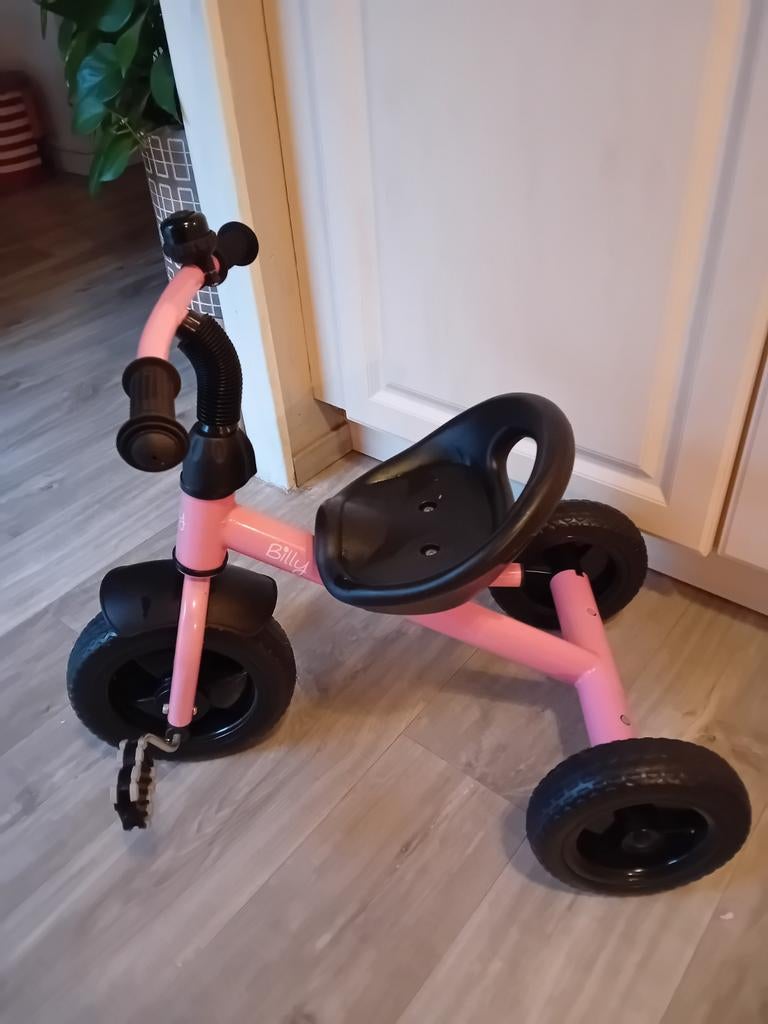 BILLY driewieler roze amper gebruikt dus als nieuw, Ophalen, Zo goed als nieuw, Trapvoertuig
