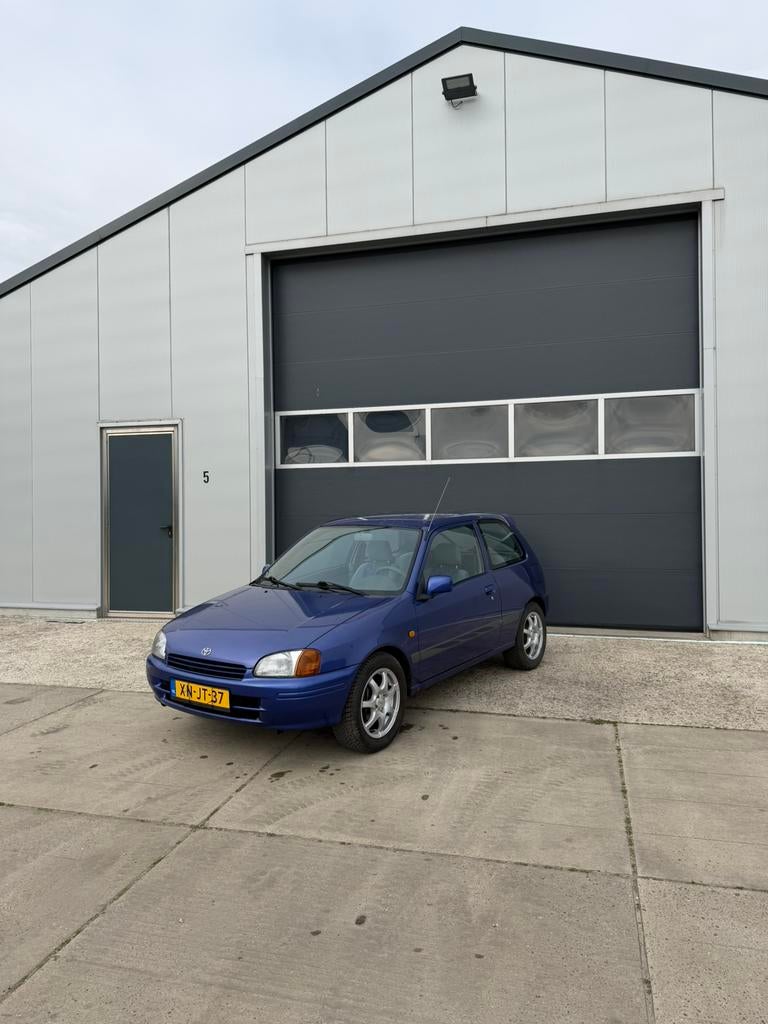 Toyota Starlet 1.3 16V 1999 Blauw, Auto's, Voorwielaandrijving, 74 pk, 4 cilinders, Starlet