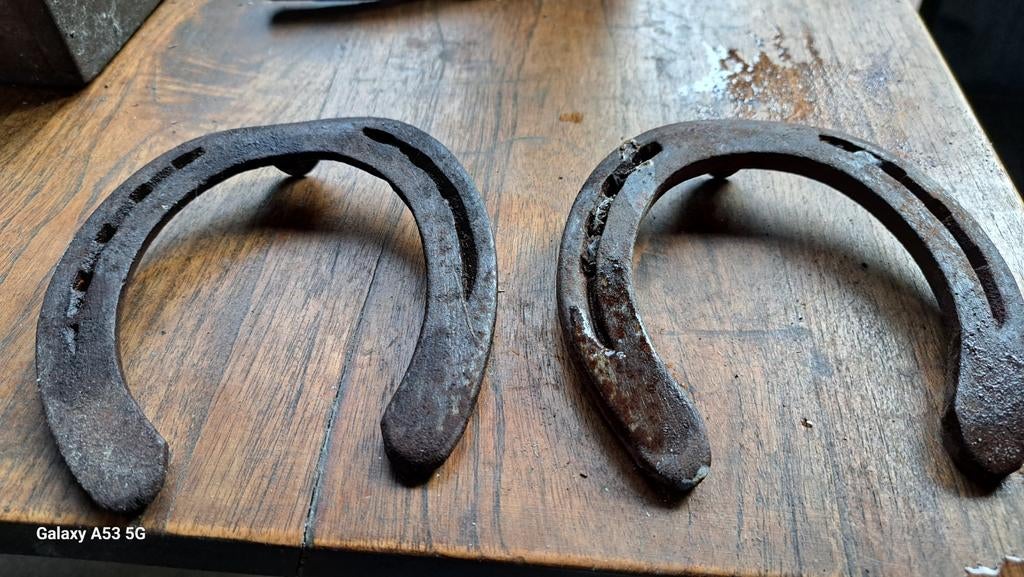 2 mooie oude complete hoefijzers zie foto.s, Ophalen, Overige soorten