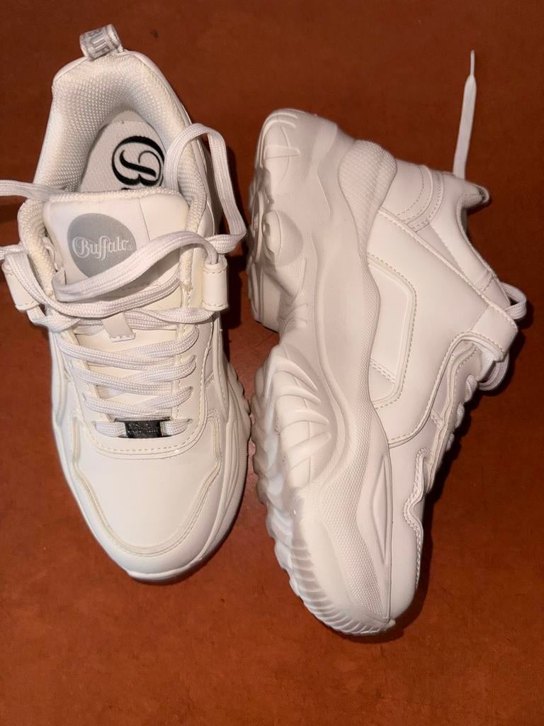 Buffalo sneakers (wit) maat 36, Ophalen of Verzenden, Zo goed als nieuw, Wit, Sneakers of Gympen
