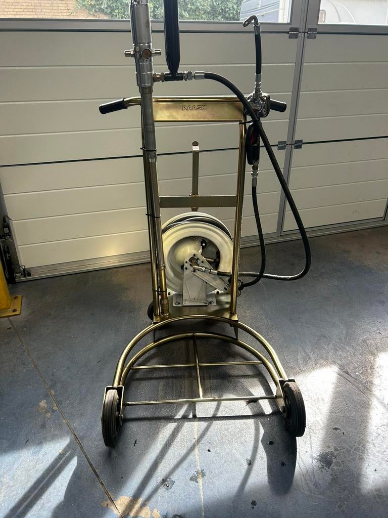 Twee  mobiele trolleys van RAASM voor 60 of 200 liter vaten, Ophalen, Gebruikt