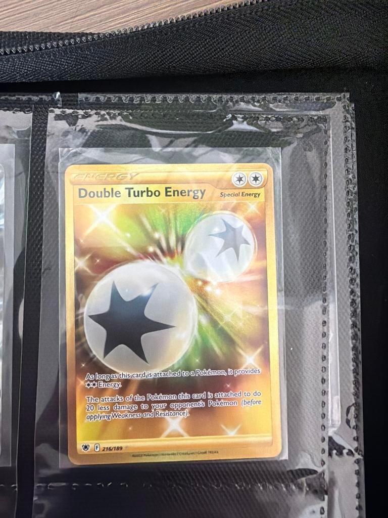 Pokémon TCG: Double Turbo Energy (216/189) Gold Secret Rare, Ophalen of Verzenden, Zo goed als nieuw, Losse kaart, Foil
