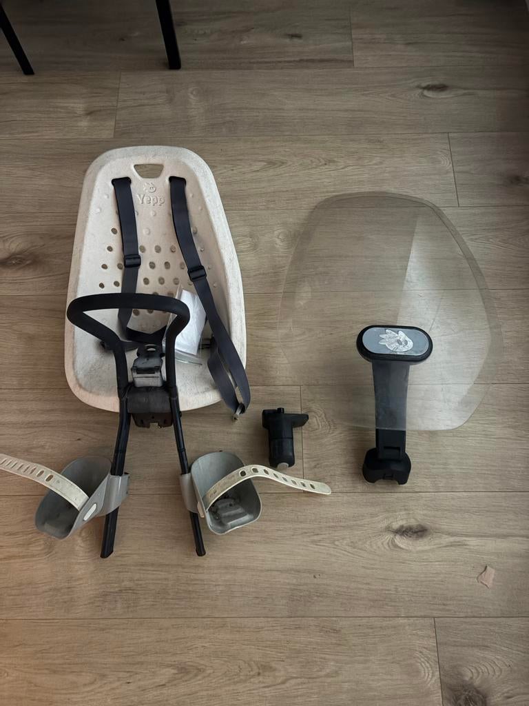 Yepp voorzitje wit met windscherm, Ophalen, Gebruikt, Voetsteuntjes, Voorzitje