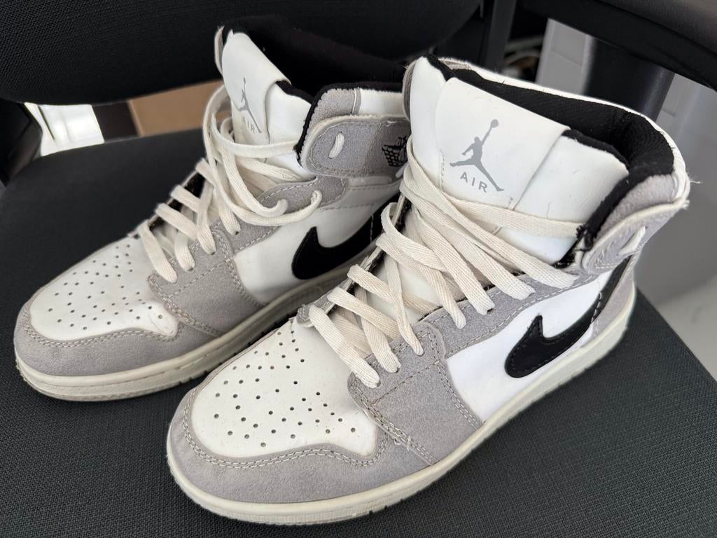 Jordan 1 Mid Light Smoke Grey sneakers maat 38, Wit, Ophalen of Verzenden, Sneakers of Gympen, Gedragen