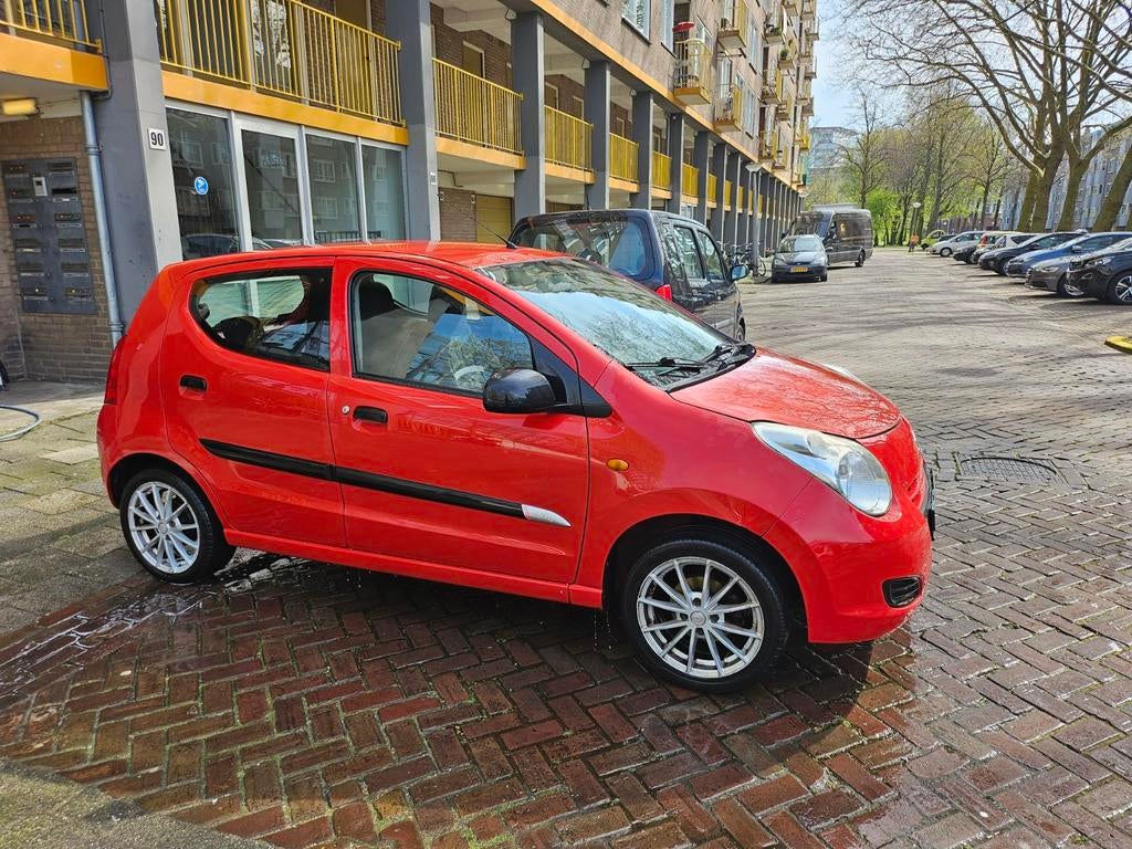 Suzuki Alto rood 2009, Voorwielaandrijving, Euro 5, Stof, Zwart