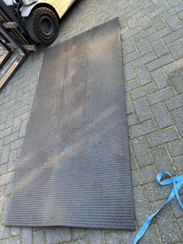 Vol rubberen mat 1 m x 2 m x 1 cm, Ophalen, Gebruikt, Mat, Vol rubber