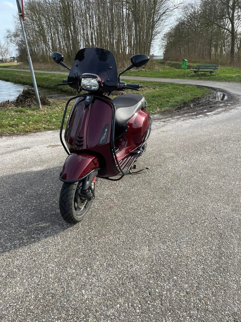 Scherp geprijst custom vespa sprint 2023 model, Fietsen en Brommers, Scooters | Vespa, Ophalen of Verzenden, Zo goed als nieuw