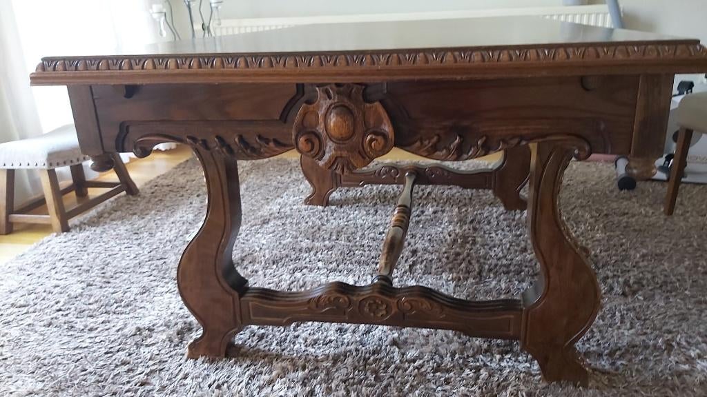 Vintage houtsnijwerk Breughel Tafel en goblin stoelen, Ophalen