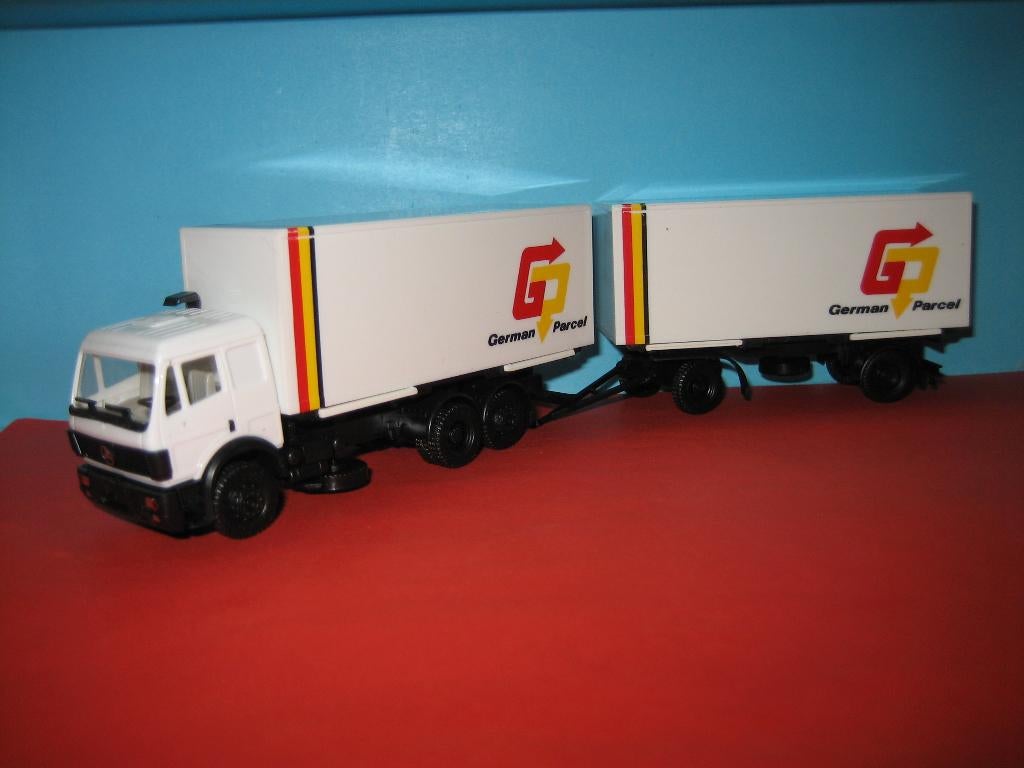 German-Parcel  MERCEDES combi  Herpa, Ophalen of Verzenden, Zo goed als nieuw, Bus of Vrachtwagen, Herpa