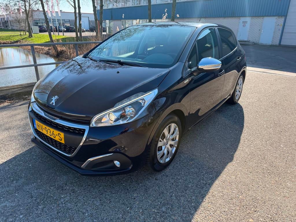 Peugeot 208 1.2 PureTech Urban Soul!2016!Airco!PDC!Navi!Trek, Auto's, Peugeot, Voorwielaandrijving, Gebruikt, 1199 cc, 23 km/l