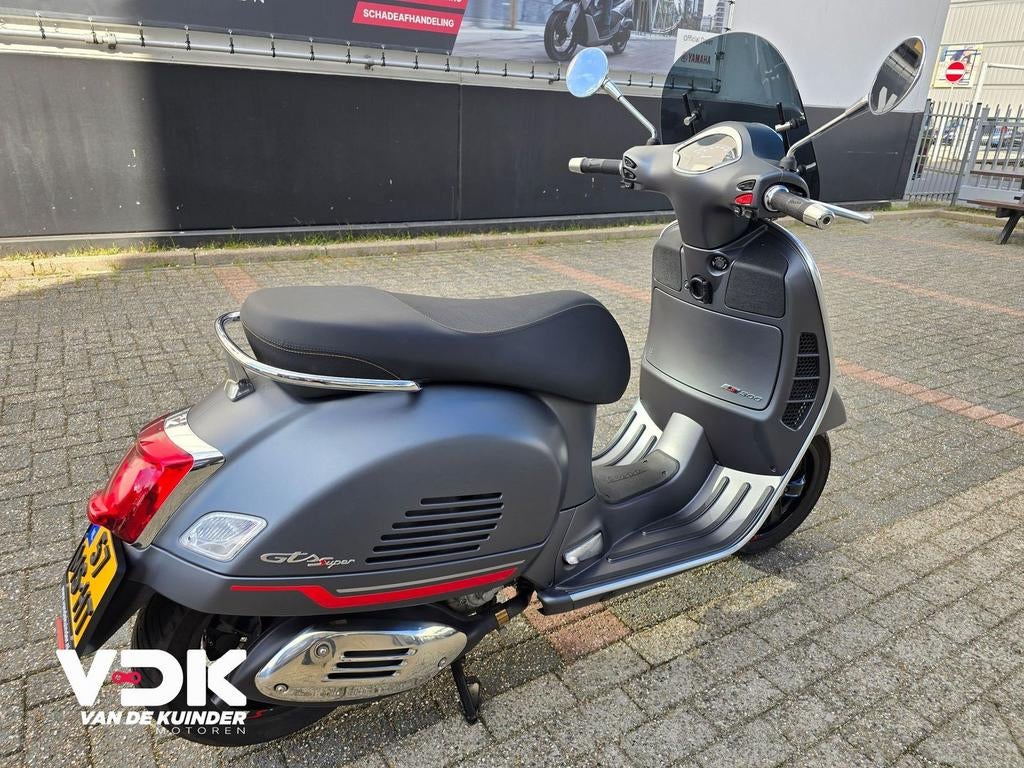 VESPA GTS 300 SUPER SPORT (bj 2023), Motoren, Scooter, Bedrijf, Onbekend, Onbekend