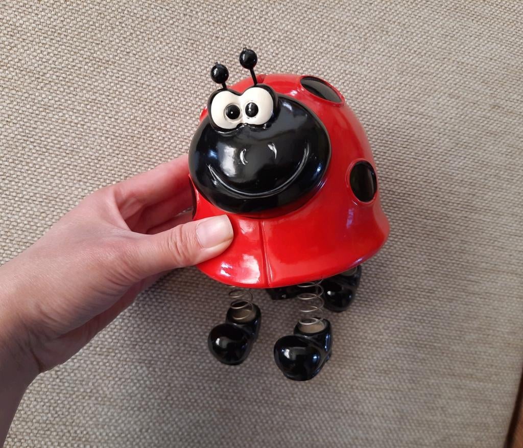 Spaarpot lieveheersbeestje 15x13x13cm, Verzamelen, Ophalen of Verzenden, Zo goed als nieuw, Overige materialen, Dier