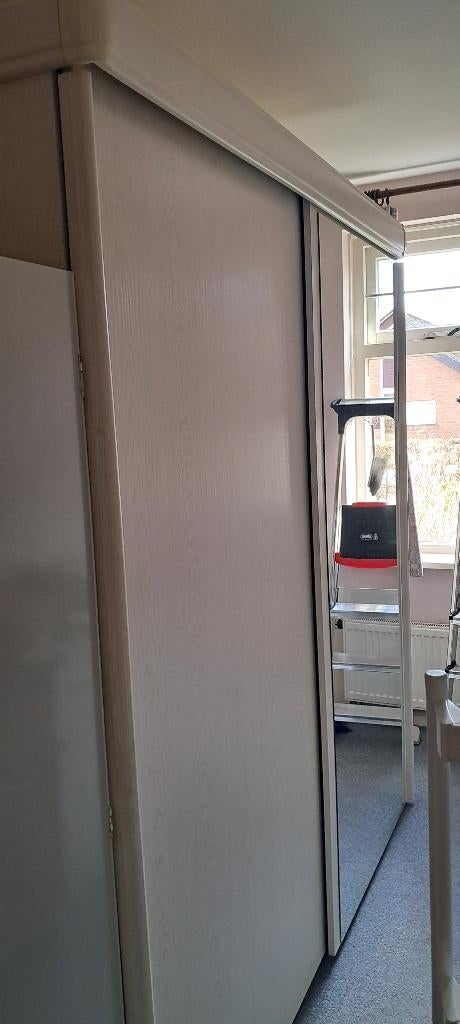 Kledingkast gratis, Ophalen, Met deur(en), Gebruikt, 200 cm of meer