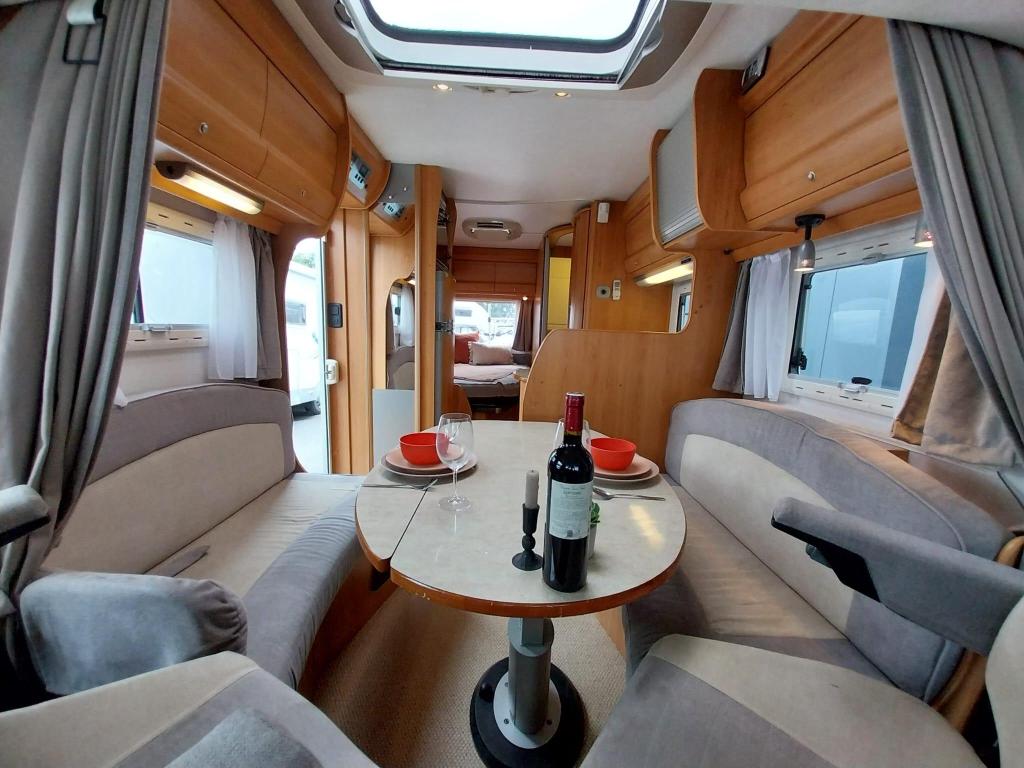 Frisse Hymer Eriba Jet met maar 44497km, dakairco en solair!, Niet ingevuld, Buitenlamp, Ringverwarming, Fiat