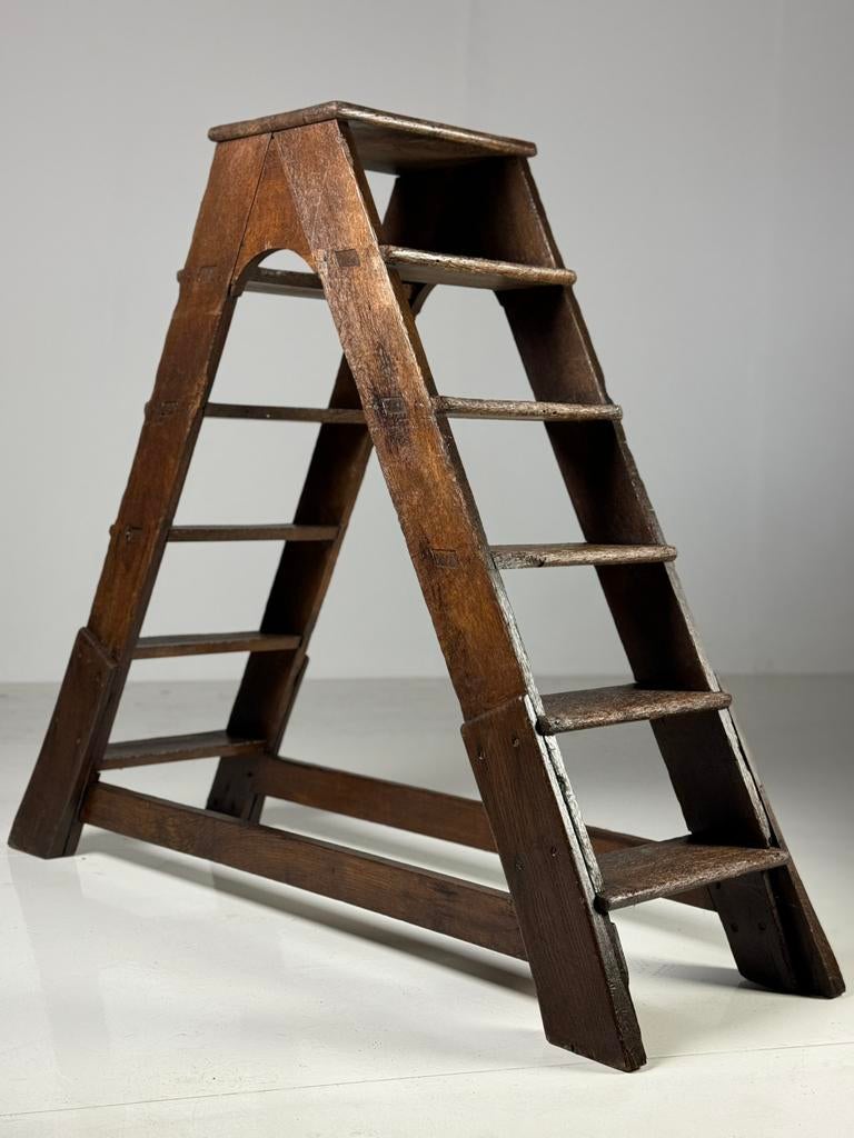 Bibliotheektrap eiken antiek, Ophalen