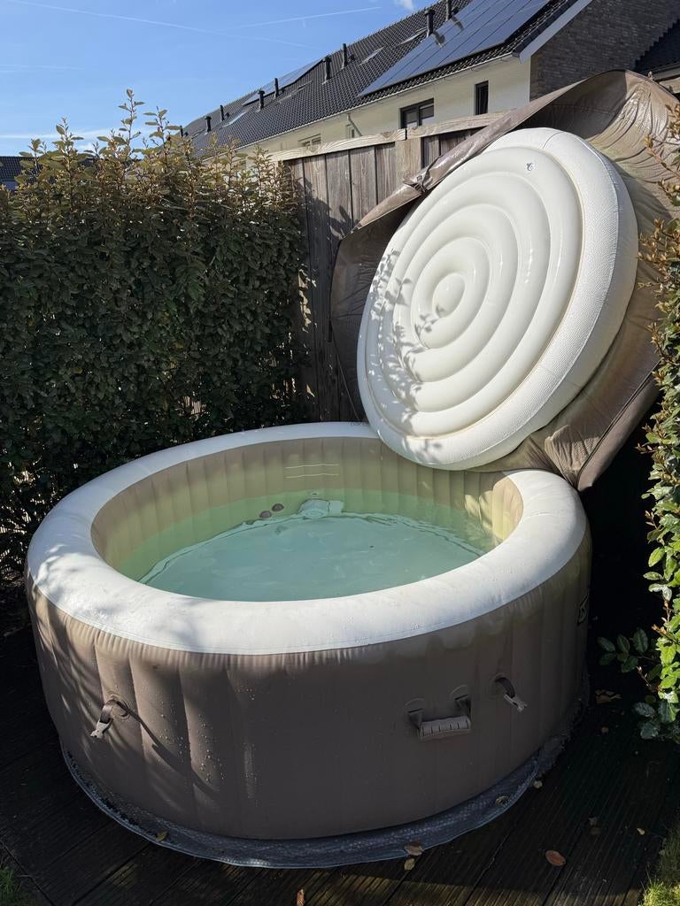 Intex opblaasbare jacuzzi, Tuin en Terras, Bubbelbaden en Hottubs, Gebruikt, Opblaasbaar, Afdekzeil, Ophalen
