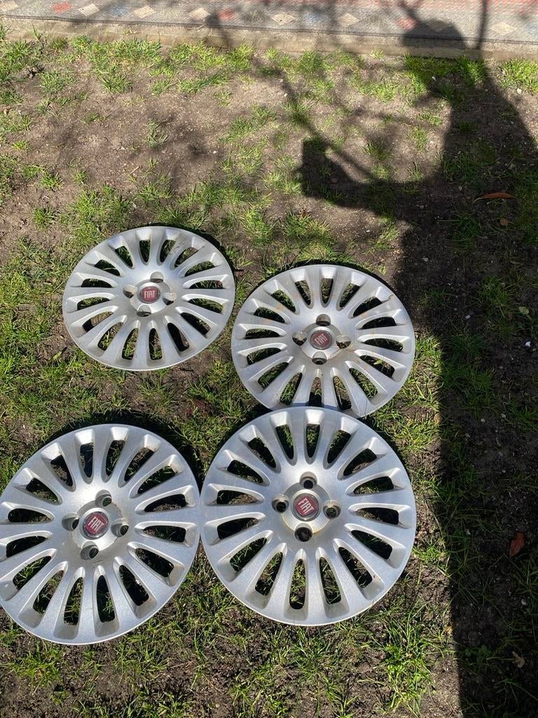 Set van 4 Fiat wieldoppen - Gebruikt, Ophalen of Verzenden, Gebruikt