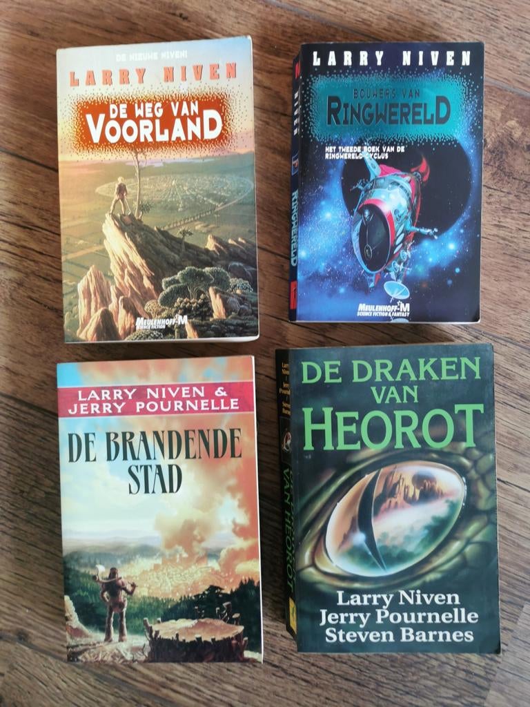 4x Larry Niven boeken - Sciencefiction collectie, Boeken, Ophalen of Verzenden, Gelezen, Larry Niven