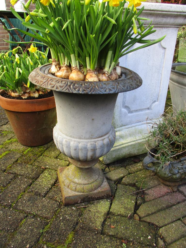 Gietijzeren tuinvazen, Ophalen, Gebruikt