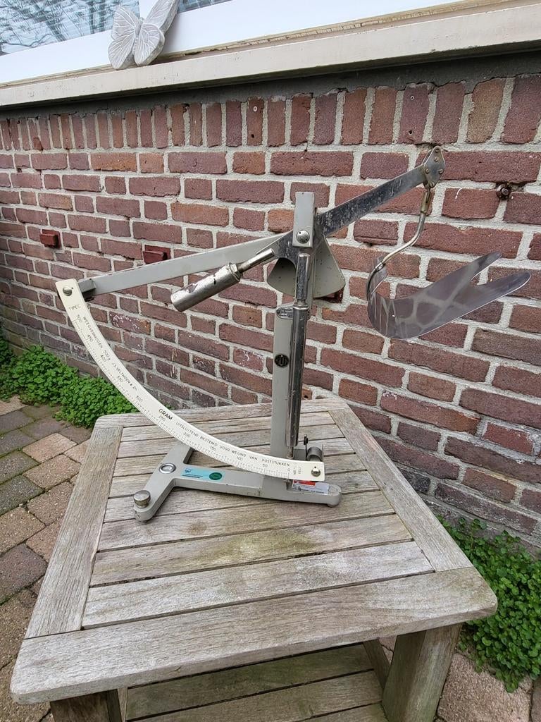 Antieke goed werkende weegschaal PTT POST 1952, Ophalen, Gebruikt
