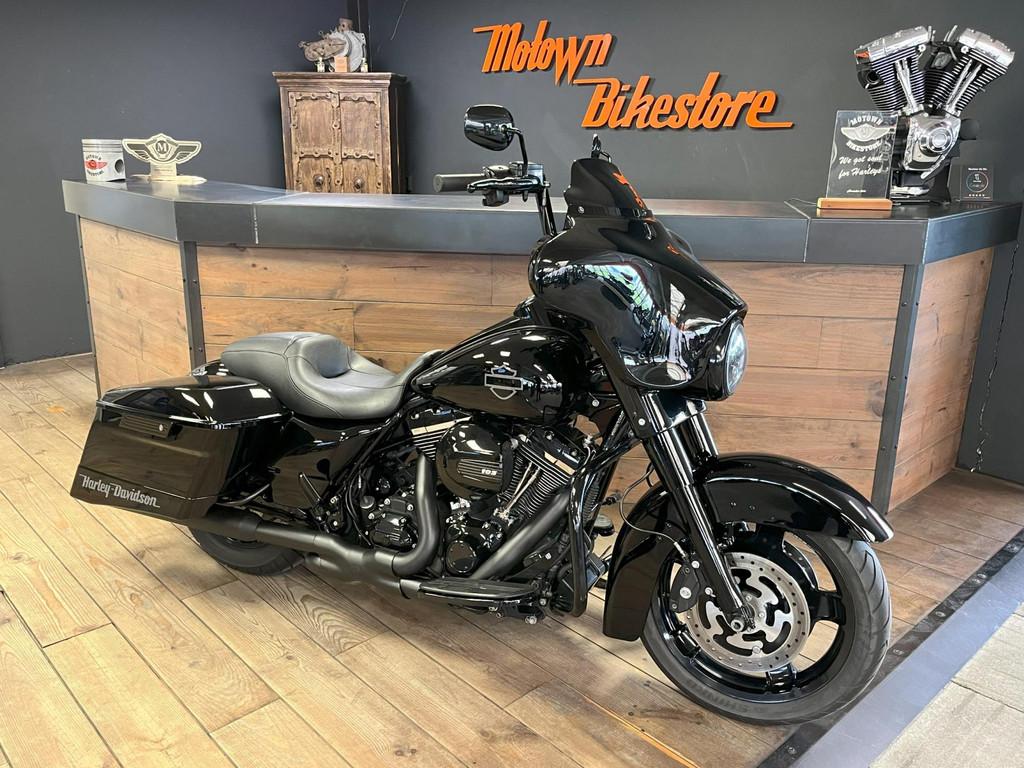 Harley Davidson FLHX 103Ci Streetglide Black Edition Vance &, 3700 W Juneau Ave
53208  Milwaukee, US, 1690 cc, Info@harley-davidson.com