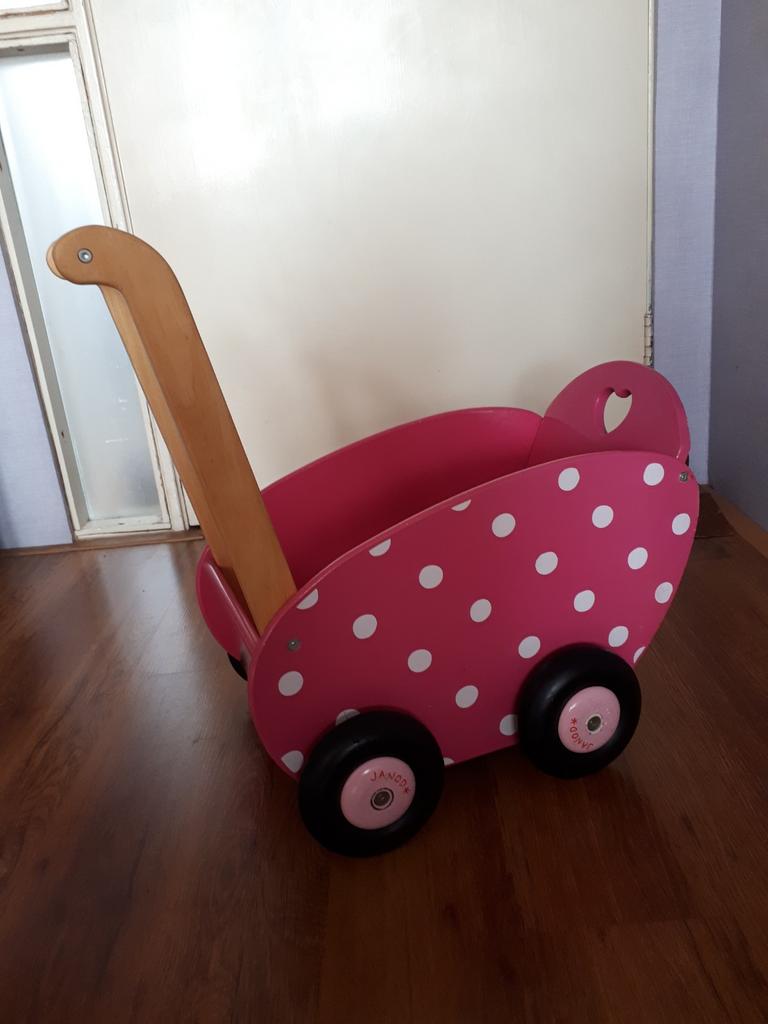 JANOD poppenwagen, hout, rose met stippen, Kinderen en Baby's, Speelgoed | Houten speelgoed, Ophalen of Verzenden, Gebruikt, Duw- of Trekspeelgoed