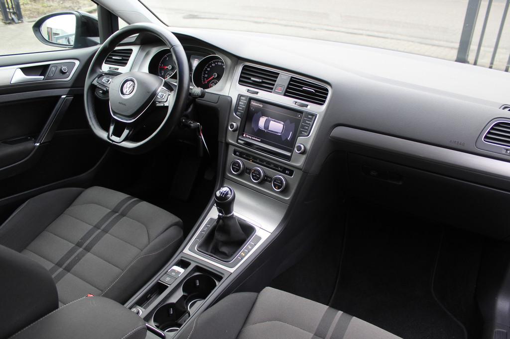 Volkswagen Golf 1.6 TDI Highline BlueMotion Parkeersensoren/, Voorwielaandrijving, Stof, Gebruikt, Zwart