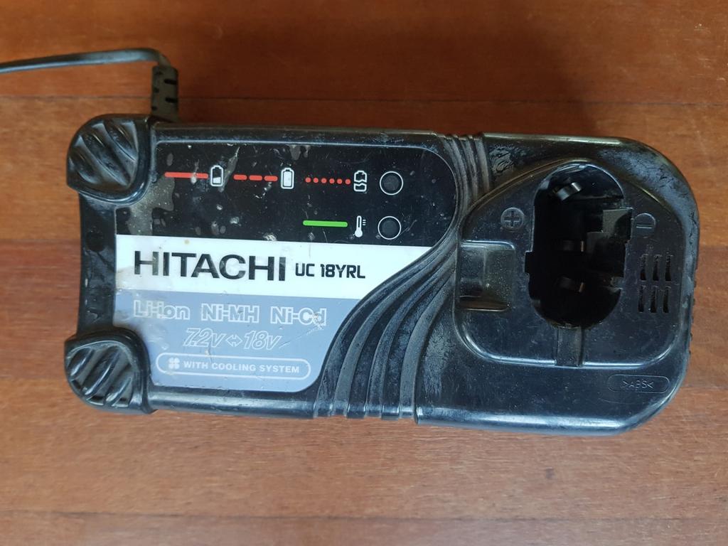 Accu's en lader Hitachi, Ophalen of Verzenden, Gebruikt