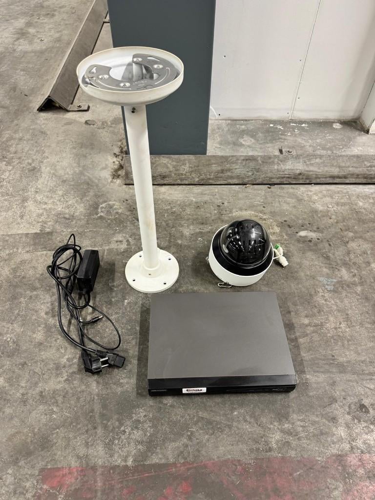 Hikvision Camerasysteem - PTZ camera + NVR recorder + beugel, Ophalen of Verzenden, Zo goed als nieuw