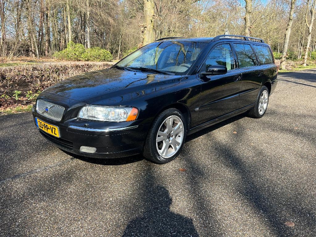 Volvo V70 2.5 T Automaat 210PK Leder Clima PDC Trekhaak, Auto's, 1525 kg, 1800 kg, Grijs, 209 pk