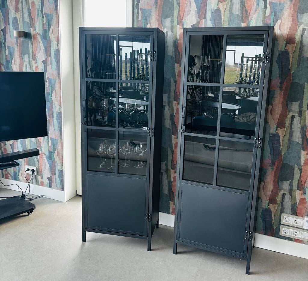 (Nog 1!) Industriële servieskast. Mat zwart.  hoogte 1,77, Computers en Software, Serverkasten, Ophalen, Gebruikt