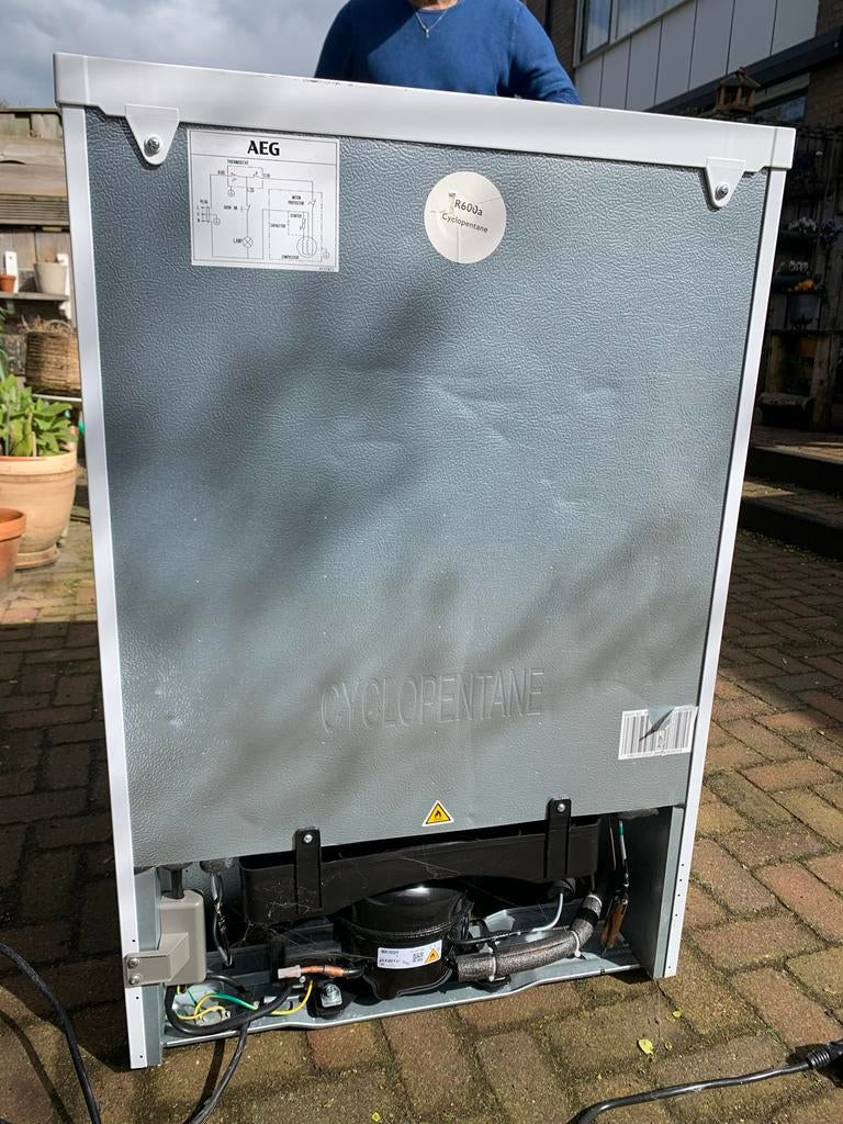 AEG Koelkast - Goede staat, weg wegens verhuizing, Zonder vriesvak, 100 tot 150 liter, Zo goed als nieuw, 45 tot 60 cm