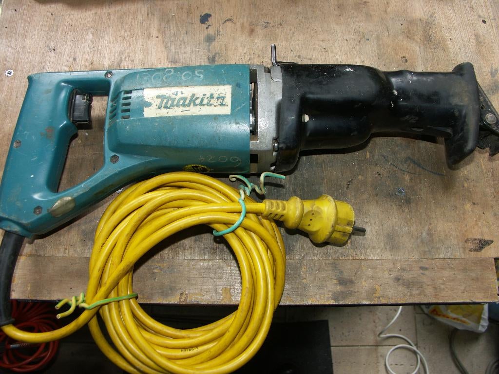 Makita Reciprozaag JR3050 220V, Ophalen, Gebruikt, 70 mm of meer, 600 tot 1200 watt